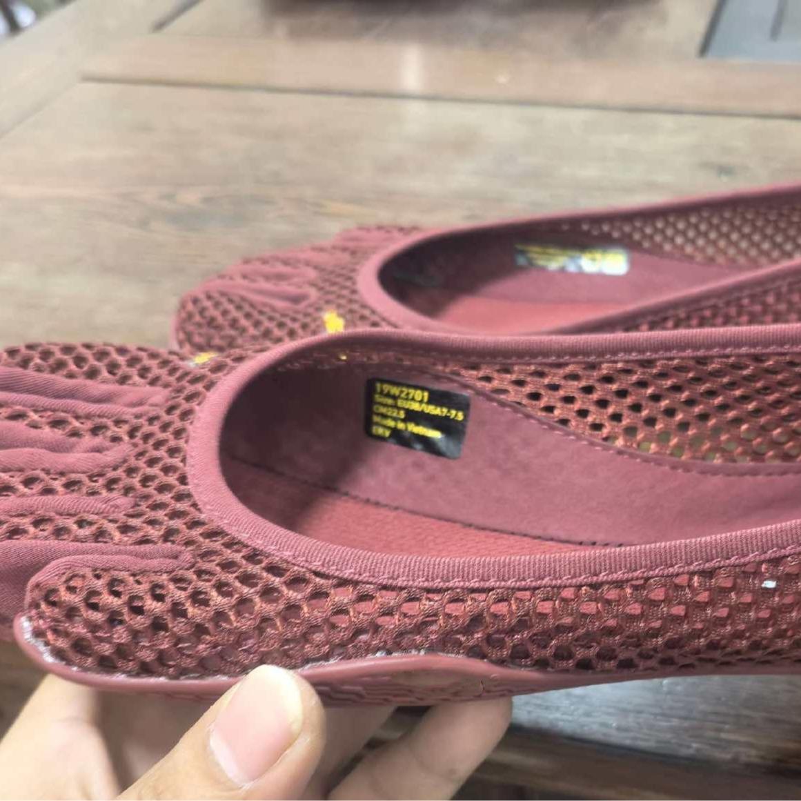 Breathable Barefoot Split-Toe Yoga Shoes